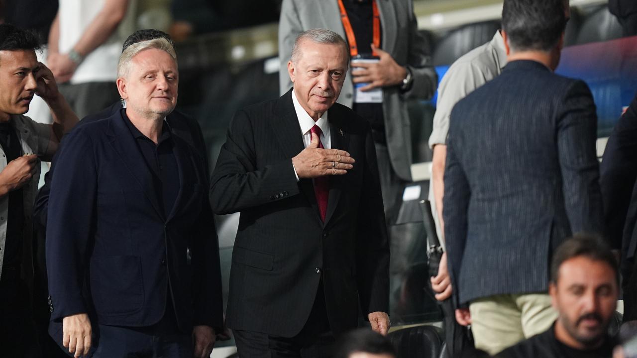 Başkan Erdoğan, Başakşehirli oyuncuları tebrik etti