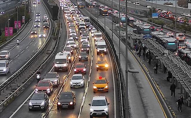 Ara tatil bitti, İstanbul’da trafikte yoğunluk yaşandı